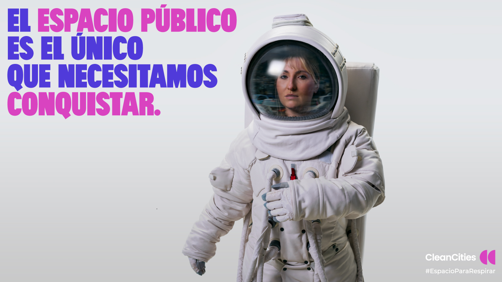 astronauta con mensaje sobre espacio publico, parte de la campaña Espacio para Respirar